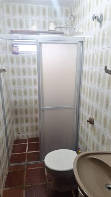 Quarto Para Quatro Pessoas A Duas Quadras Da Praia - Balneario Saint Etienne - Matinhos Eksteriør bilde